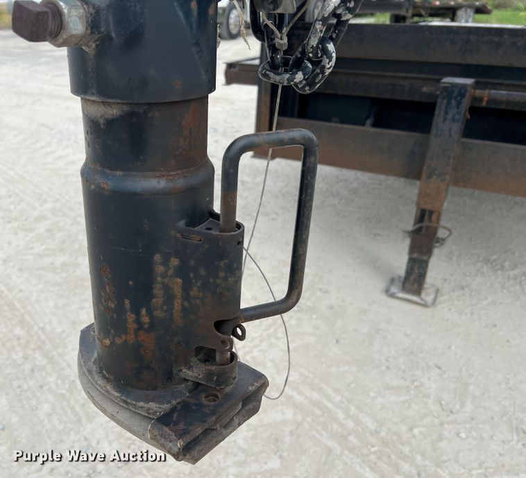 image for item JM9175 2004 H&H  equipment trailer