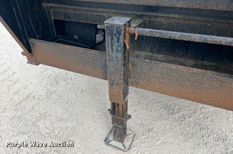 image for item JM9175 2004 H&H  equipment trailer