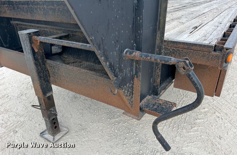 image for item JM9175 2004 H&H  equipment trailer