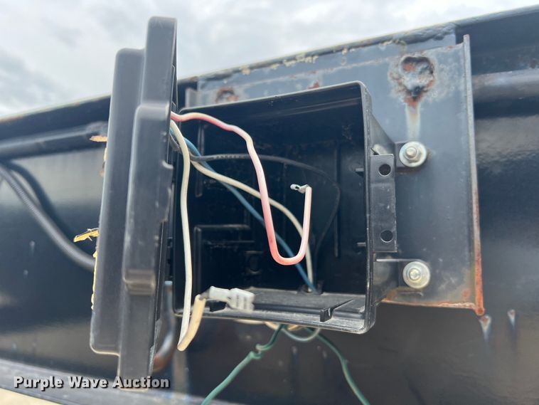 image for item JM9175 2004 H&H  equipment trailer