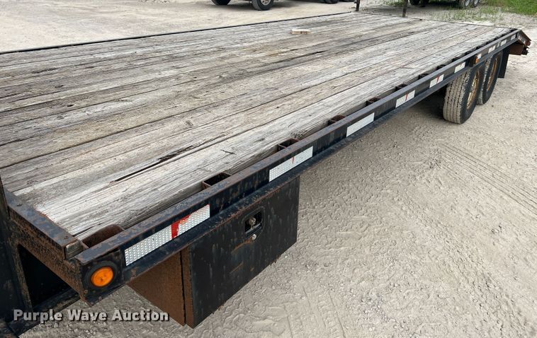 image for item JM9175 2004 H&H  equipment trailer