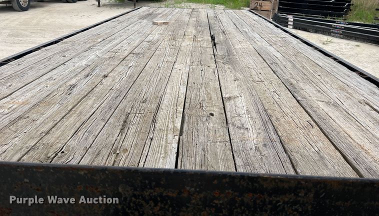 image for item JM9175 2004 H&H  equipment trailer