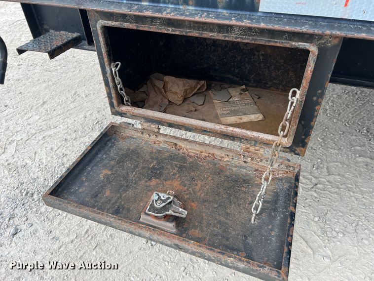 image for item JM9175 2004 H&H  equipment trailer