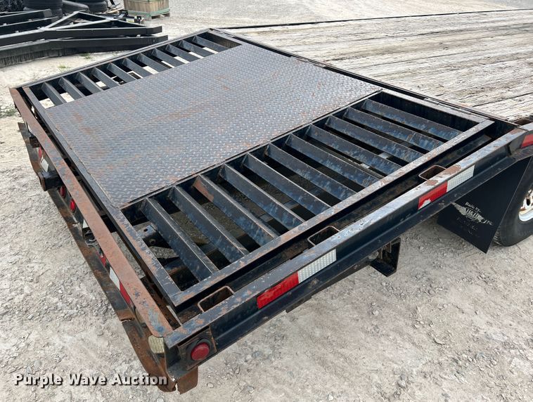 image for item JM9175 2004 H&H  equipment trailer