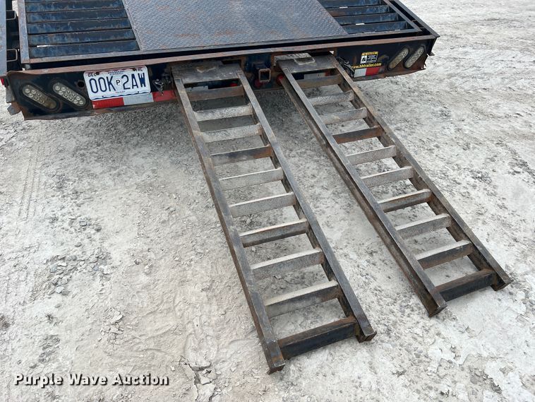 image for item JM9175 2004 H&H  equipment trailer