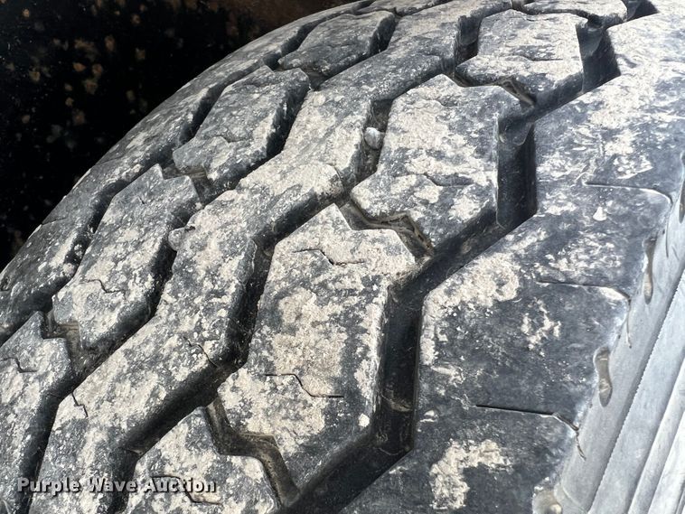 image for item JM9175 2004 H&H  equipment trailer