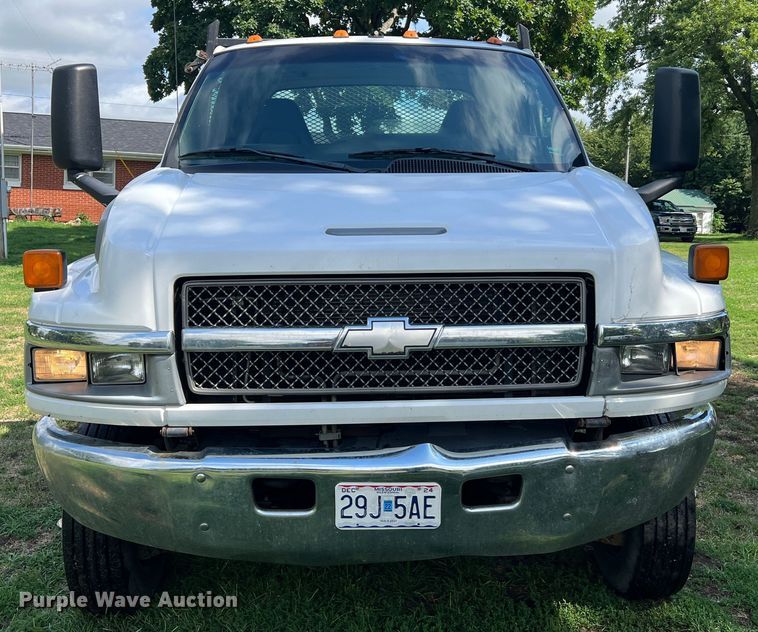 image for item JM9183 2005 Chevrolet C4500  flatbed truck