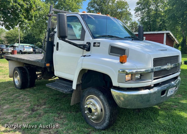 image for item JM9183 2005 Chevrolet C4500  flatbed truck