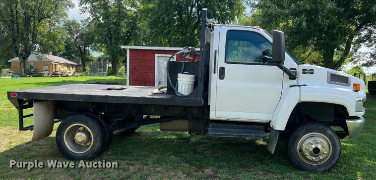 image for item JM9183 2005 Chevrolet C4500  flatbed truck