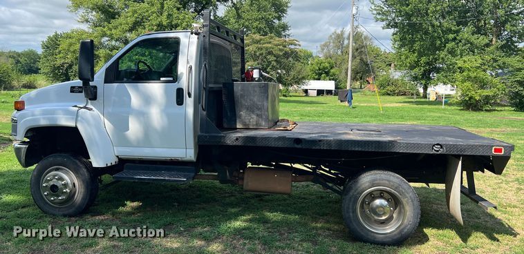 image for item JM9183 2005 Chevrolet C4500  flatbed truck