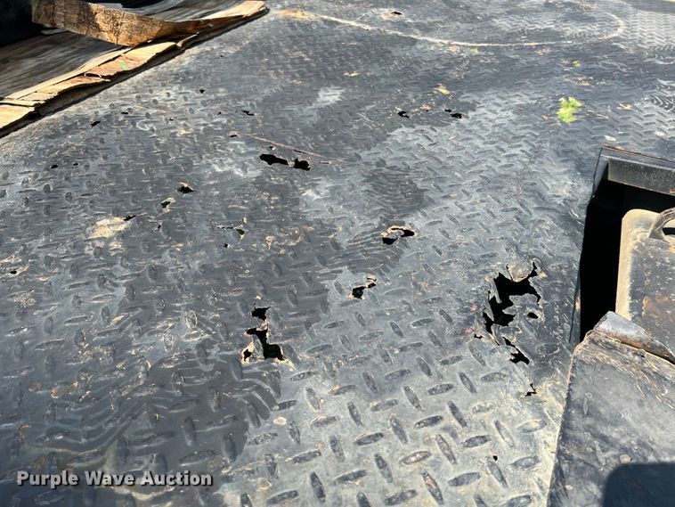 image for item JM9183 2005 Chevrolet C4500  flatbed truck