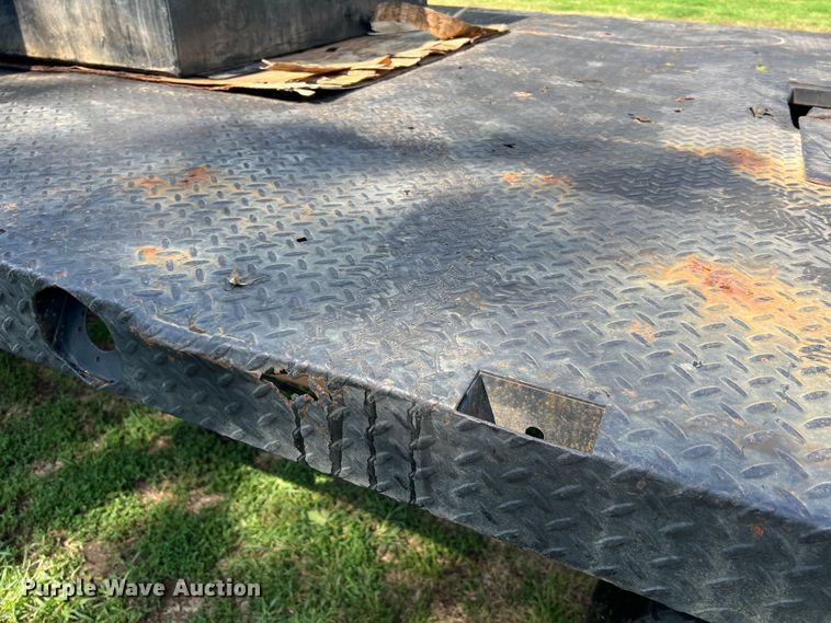 image for item JM9183 2005 Chevrolet C4500  flatbed truck