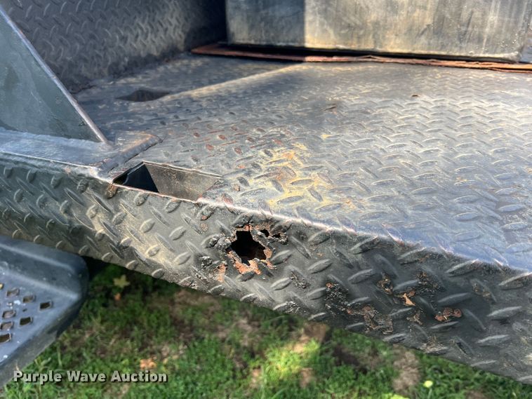 image for item JM9183 2005 Chevrolet C4500  flatbed truck