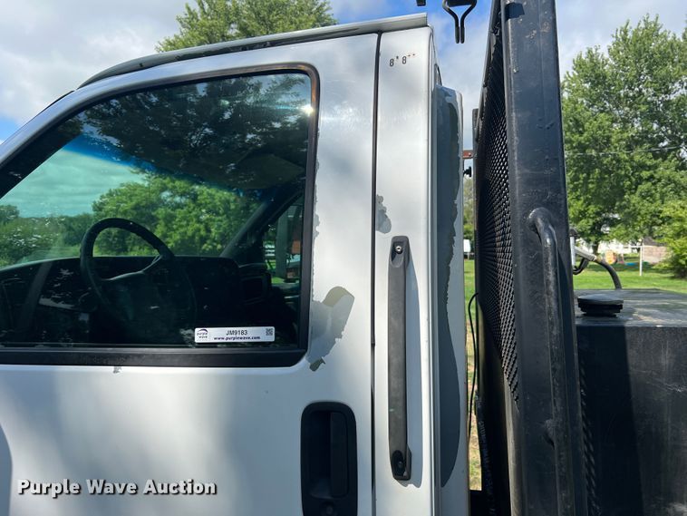 image for item JM9183 2005 Chevrolet C4500  flatbed truck