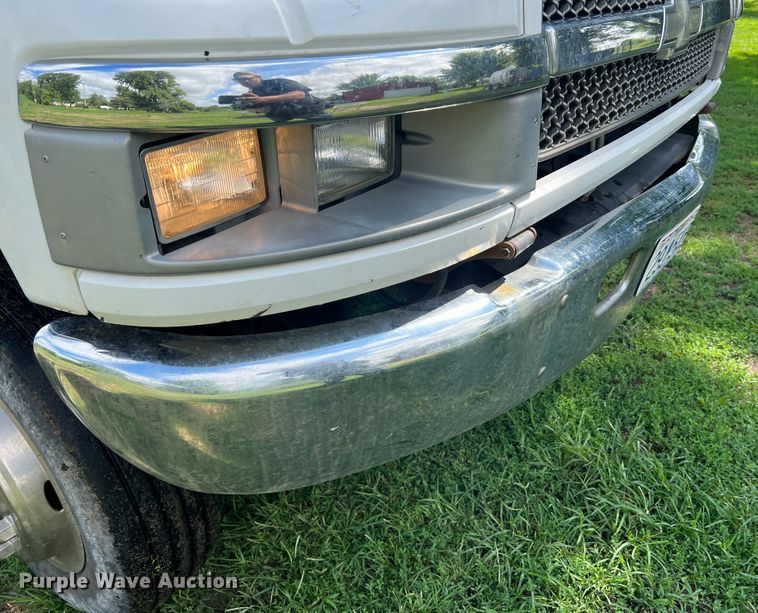 image for item JM9183 2005 Chevrolet C4500  flatbed truck