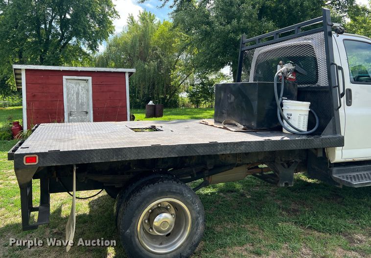 image for item JM9183 2005 Chevrolet C4500  flatbed truck