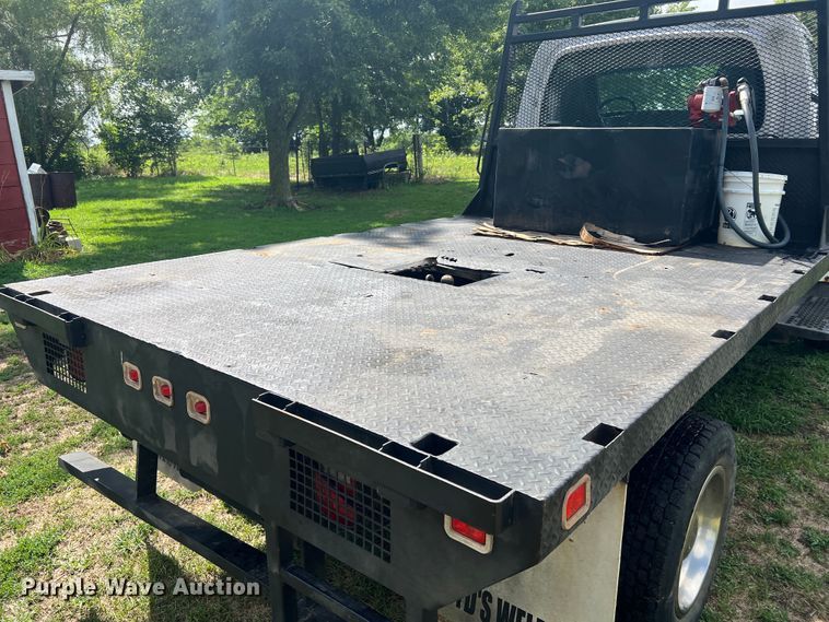 image for item JM9183 2005 Chevrolet C4500  flatbed truck