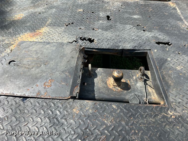 image for item JM9183 2005 Chevrolet C4500  flatbed truck