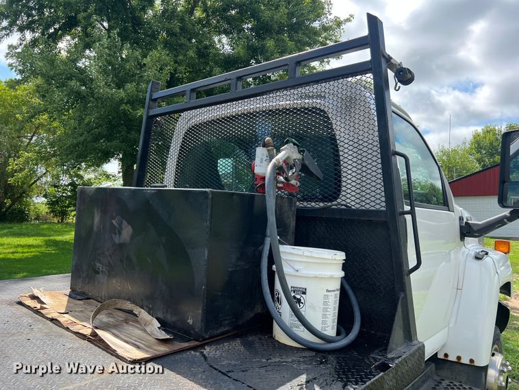 image for item JM9183 2005 Chevrolet C4500  flatbed truck