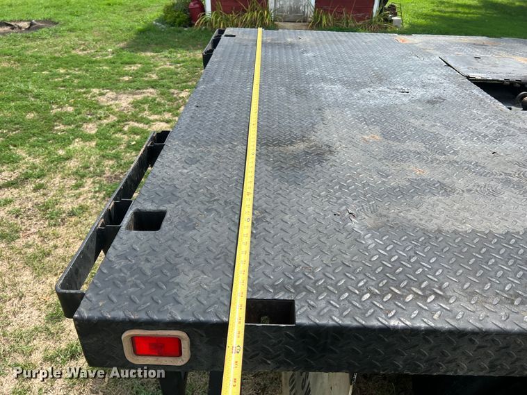 image for item JM9183 2005 Chevrolet C4500  flatbed truck