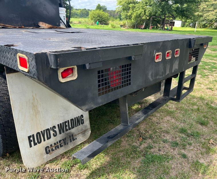 image for item JM9183 2005 Chevrolet C4500  flatbed truck