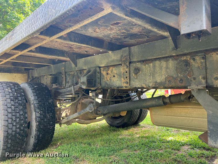 image for item JM9183 2005 Chevrolet C4500  flatbed truck