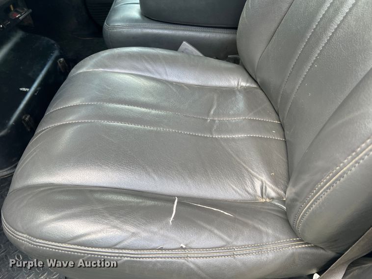 image for item JM9183 2005 Chevrolet C4500  flatbed truck