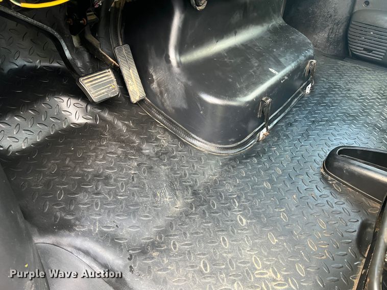 image for item JM9183 2005 Chevrolet C4500  flatbed truck