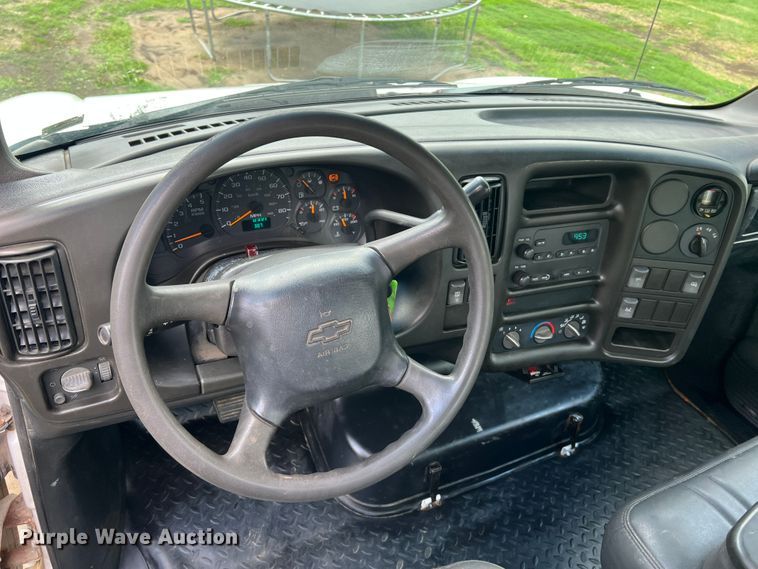 image for item JM9183 2005 Chevrolet C4500  flatbed truck