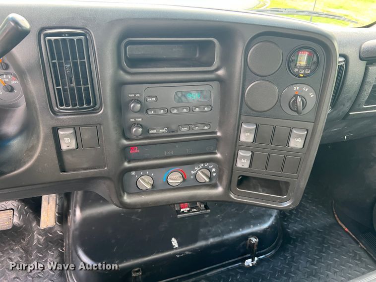 image for item JM9183 2005 Chevrolet C4500  flatbed truck