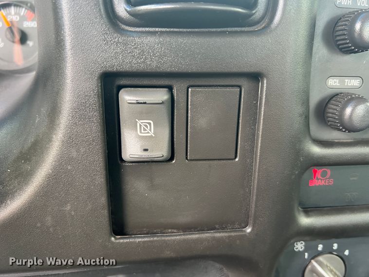 image for item JM9183 2005 Chevrolet C4500  flatbed truck