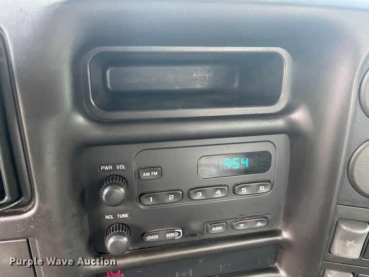 image for item JM9183 2005 Chevrolet C4500  flatbed truck