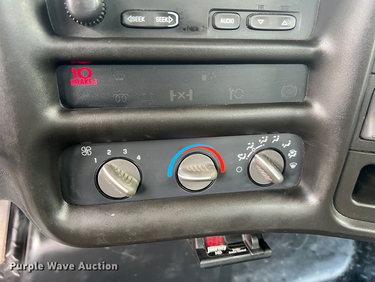 image for item JM9183 2005 Chevrolet C4500  flatbed truck