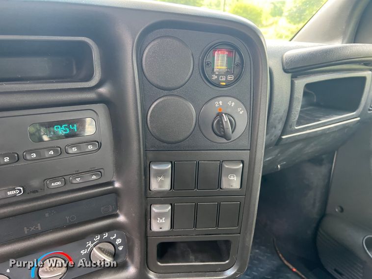 image for item JM9183 2005 Chevrolet C4500  flatbed truck