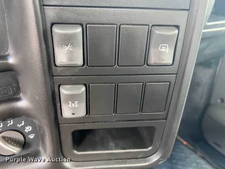 image for item JM9183 2005 Chevrolet C4500  flatbed truck