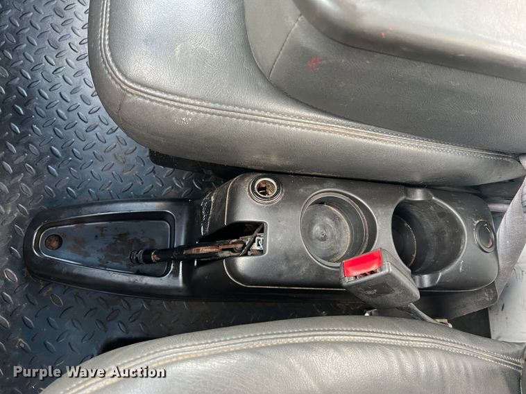 image for item JM9183 2005 Chevrolet C4500  flatbed truck