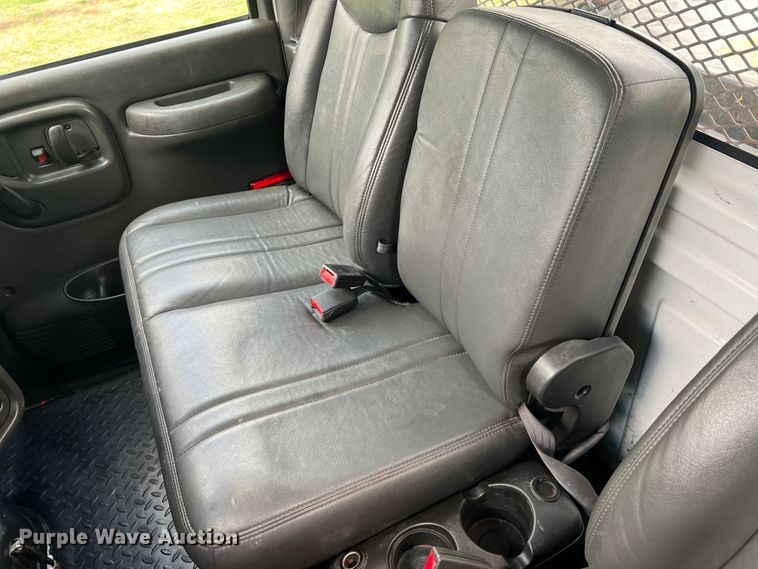 image for item JM9183 2005 Chevrolet C4500  flatbed truck