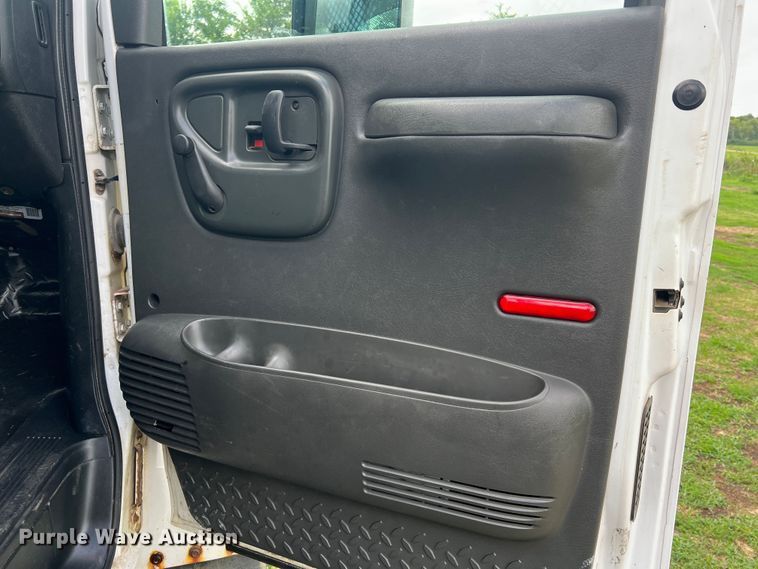 image for item JM9183 2005 Chevrolet C4500  flatbed truck