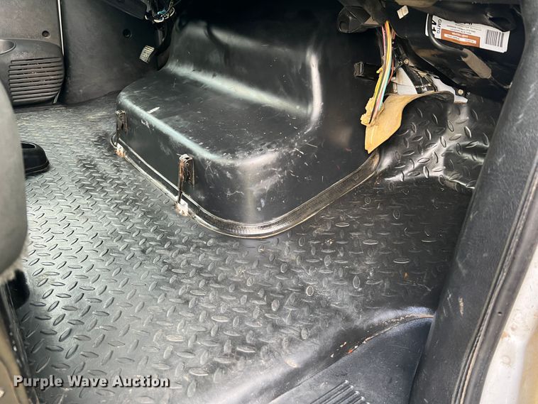 image for item JM9183 2005 Chevrolet C4500  flatbed truck