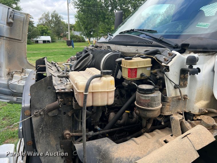 image for item JM9183 2005 Chevrolet C4500  flatbed truck