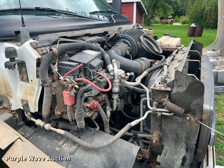 image for item JM9183 2005 Chevrolet C4500  flatbed truck