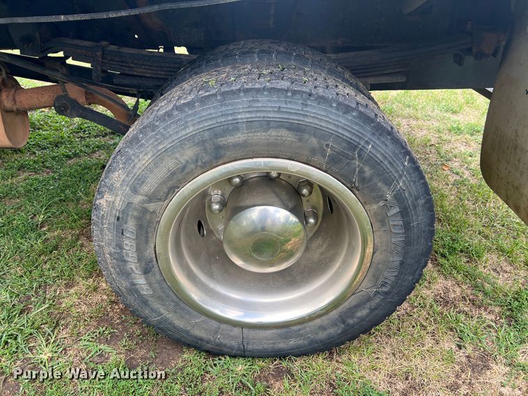 image for item JM9183 2005 Chevrolet C4500  flatbed truck