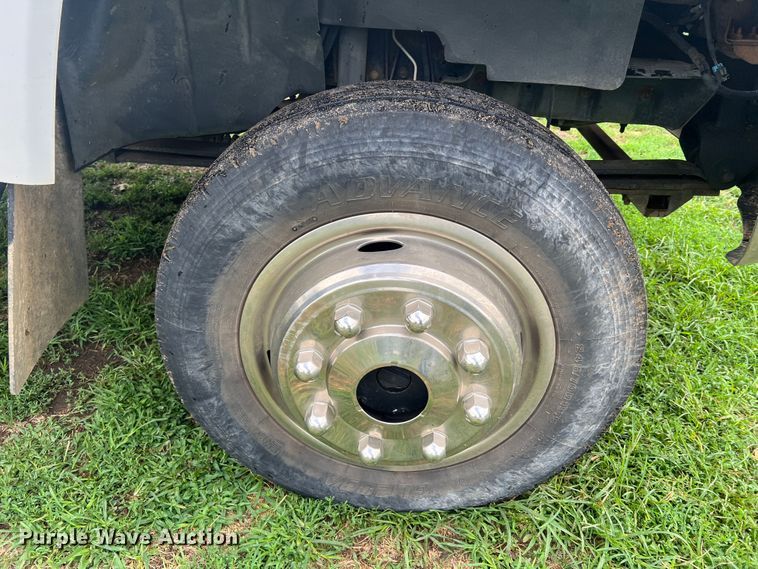 image for item JM9183 2005 Chevrolet C4500  flatbed truck