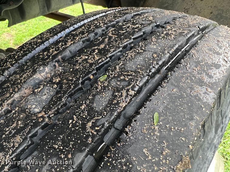 image for item JM9183 2005 Chevrolet C4500  flatbed truck