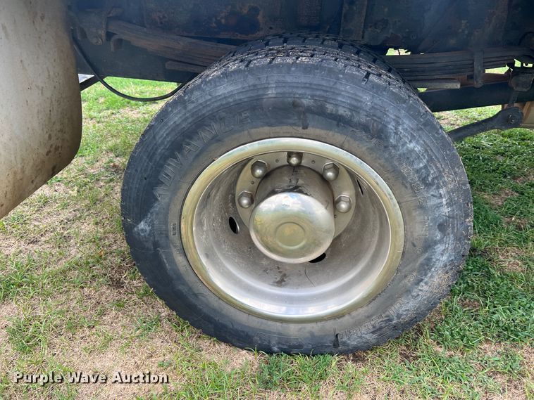 image for item JM9183 2005 Chevrolet C4500  flatbed truck