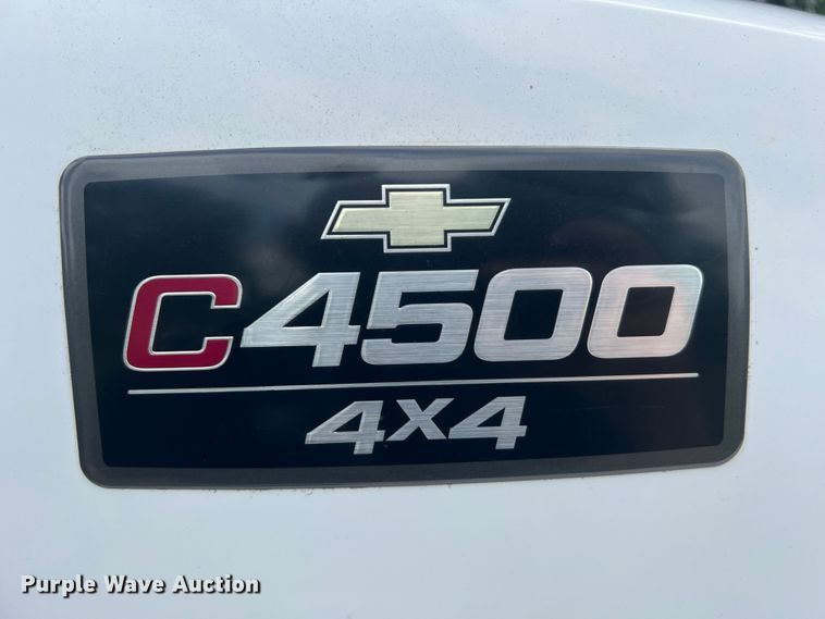 image for item JM9183 2005 Chevrolet C4500  flatbed truck