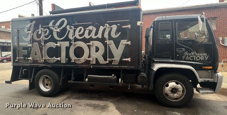 image for item JM9189 2001 Isuzu  refrigerated delivery truck