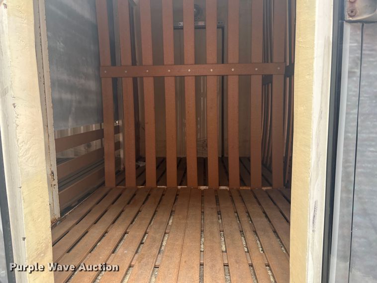 image for item JM9189 2001 Isuzu  refrigerated delivery truck