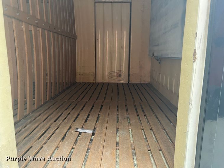 image for item JM9189 2001 Isuzu  refrigerated delivery truck