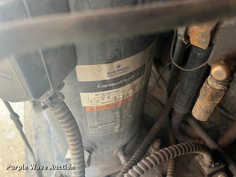 image for item JM9189 2001 Isuzu  refrigerated delivery truck